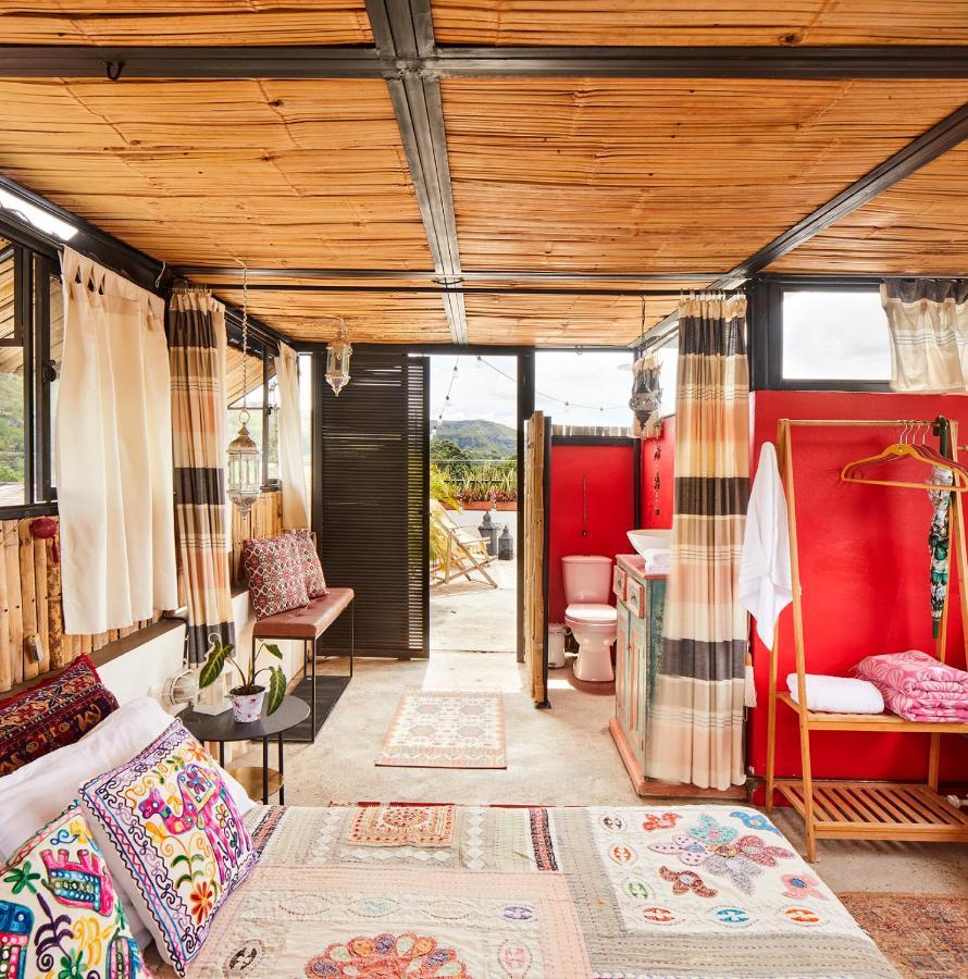 Bed and Breakfast Casa Amberes Гонда Экстерьер фото