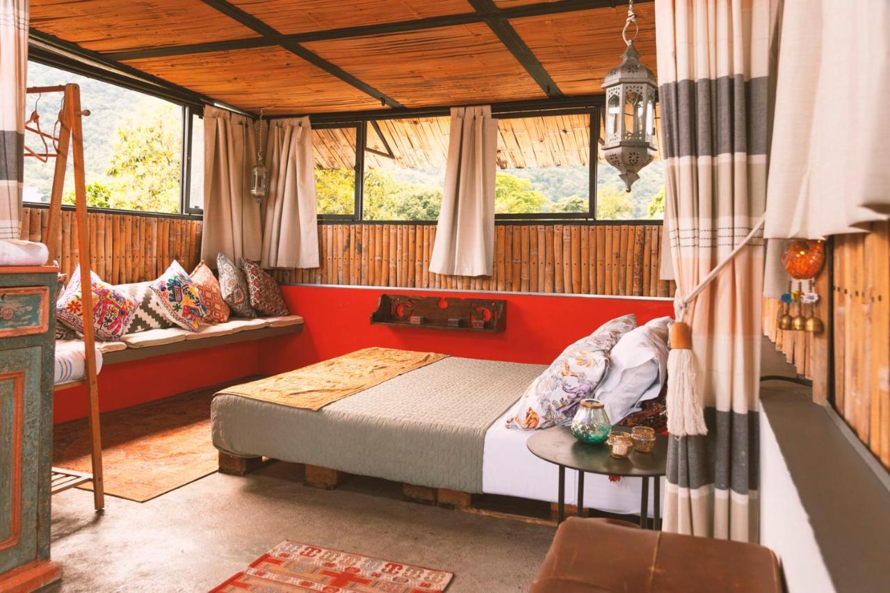 Bed and Breakfast Casa Amberes Гонда Экстерьер фото