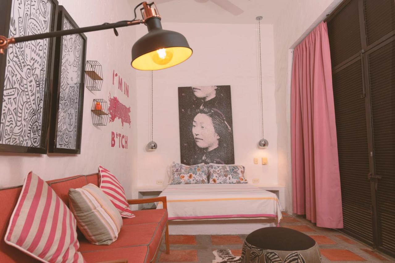 Bed and Breakfast Casa Amberes Гонда Экстерьер фото
