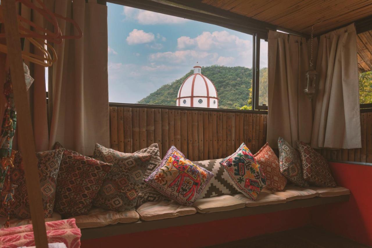 Bed and Breakfast Casa Amberes Гонда Экстерьер фото