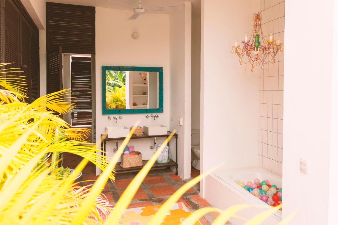 Bed and Breakfast Casa Amberes Гонда Экстерьер фото