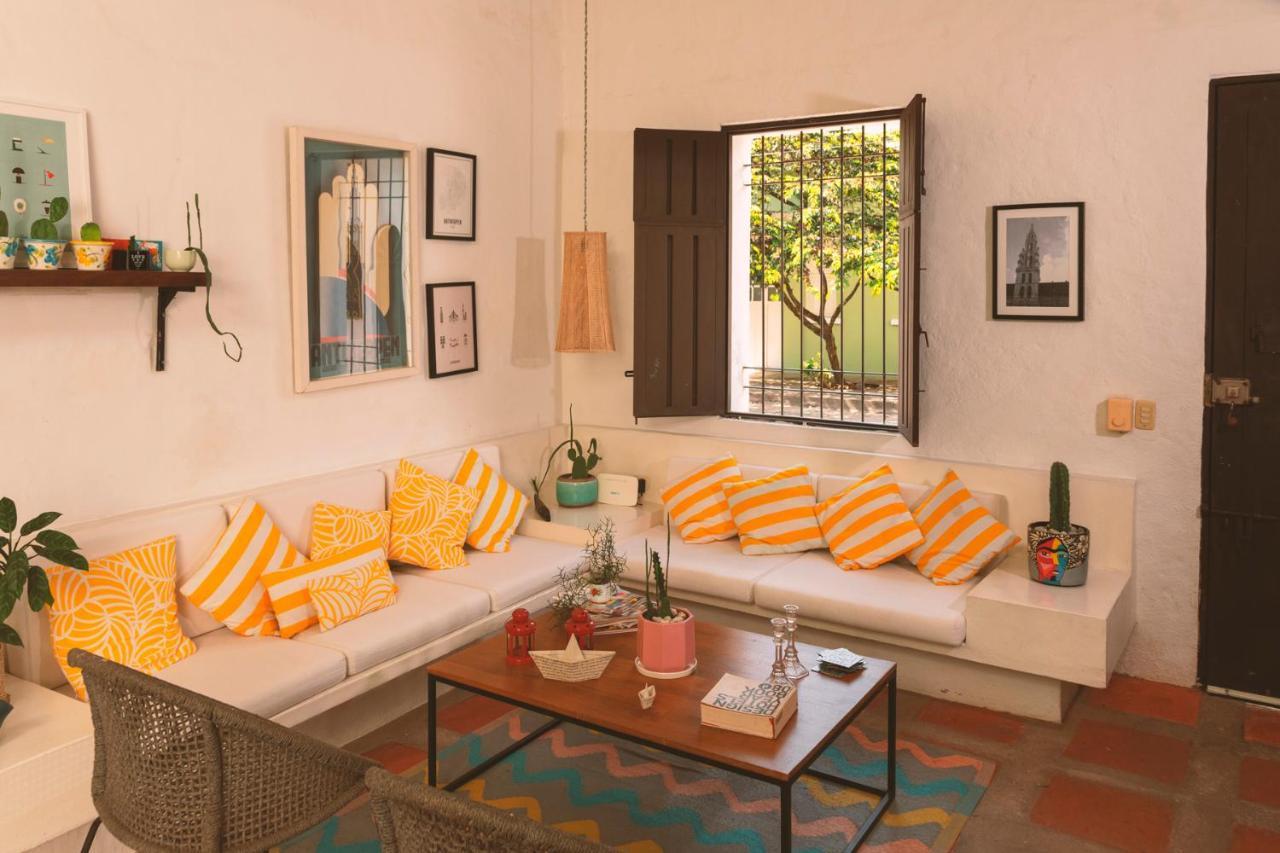 Bed and Breakfast Casa Amberes Гонда Экстерьер фото
