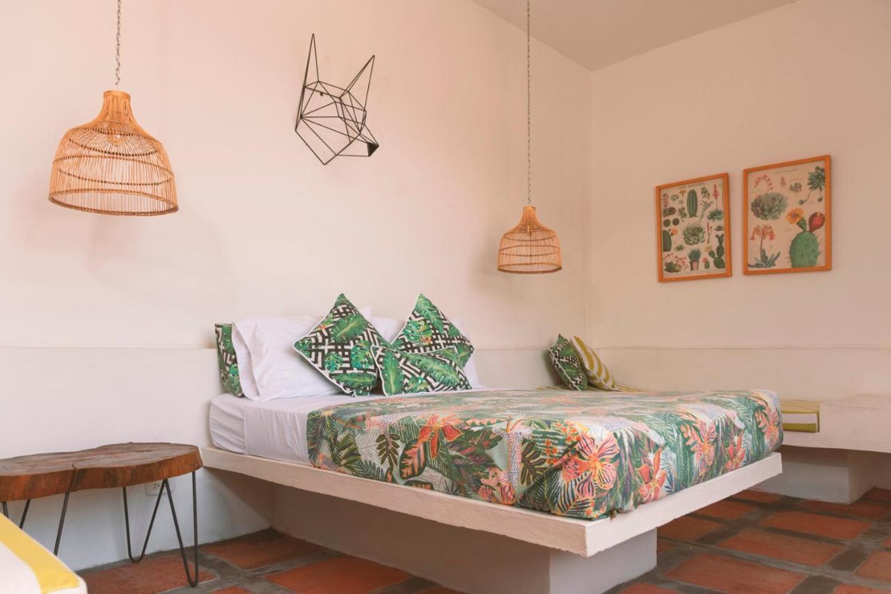 Bed and Breakfast Casa Amberes Гонда Экстерьер фото